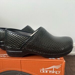 NEW Dansko Pro XP Anaconda - size 41